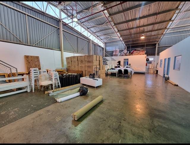 420M² WAREHOUSE TO LET IN SELBY